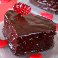 4832-2-bizcocho-de-corazon-con-chocolate-y-mermelada-para-san-valentin